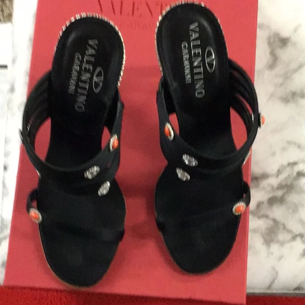 Valentino Gorgeous embellished shoe - Picture 11 of 11